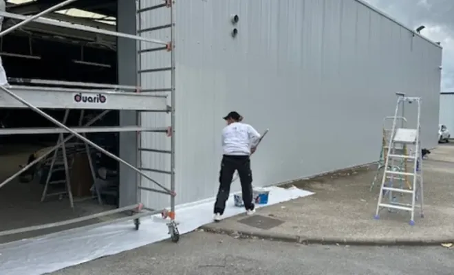Nettoyage, réparation et mise en peinture d'un bardage avec une peinture spécifique, Compiègne, SI C DECO