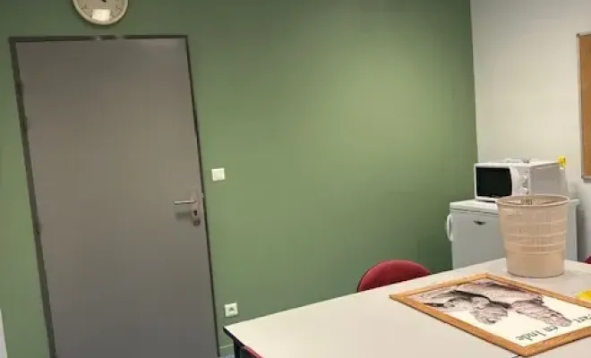 Modernisation et épuration des peintures dans un collège, Compiègne, SI C DECO