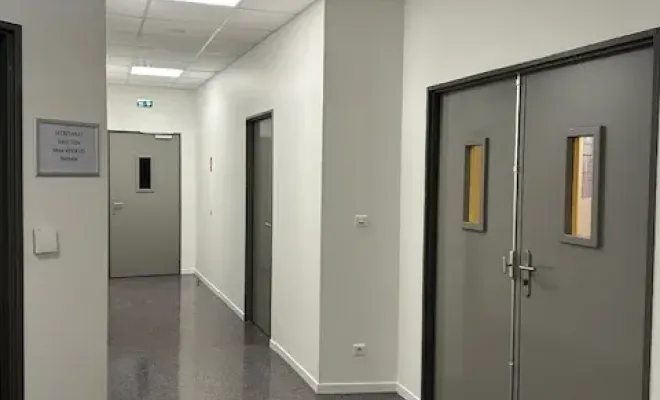 Modernisation et épuration des peintures dans un collège, Compiègne, SI C DECO