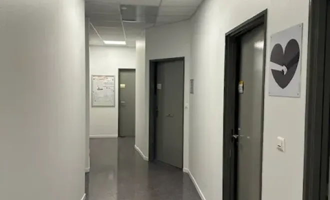 Modernisation et épuration des peintures dans un collège, Compiègne, SI C DECO